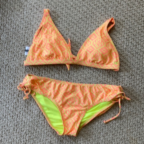 O’Neill Bikini - Picture 1 of 5